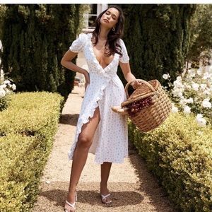 House of Cb Lina floral wrap around dress 

Size medium